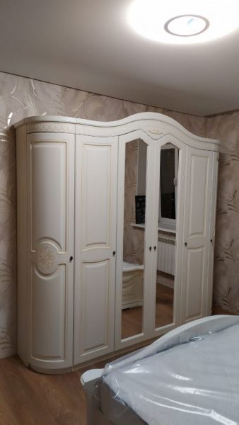 Комплект спальни Соната 6 (кровать 1,8, тумба прикроватная-2шт., комод с зеркалом, шкаф 6-ти дверный), крем в Москве купить в интернет магазине - 5 Китов