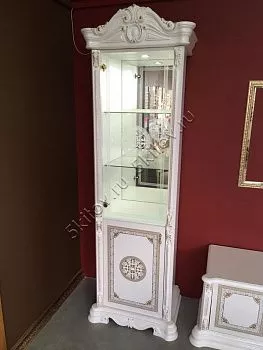 Витрина стеклянная 1 дверная Грация белая с золотом в Москве купить в интернет магазине - 5 Китов