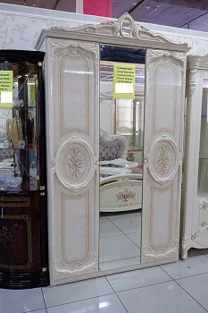Шкаф трехдверный Роза, беж глянец