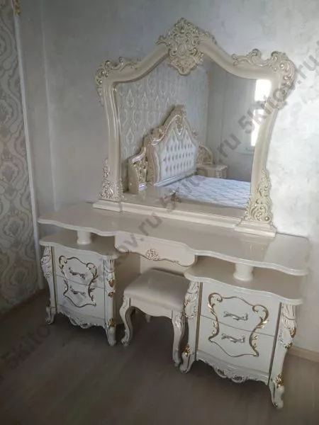 Комплект спальни Джоконда люкс АРД, крем (кровать 1,8, тумба прикроватная 2шт., туалетный столик с зерк, пуф, шкаф 5дв.) в Москве купить в интернет магазине - 5 Китов