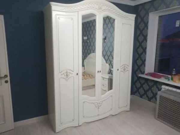 Комплект спальни Луиза 4 (кровать 1,6, тумба прикроватная-2шт., комод с зеркалом, шкаф 4-х дверный), крем в Москве купить в интернет магазине - 5 Китов