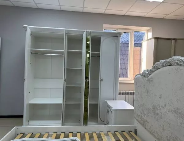 Спальный гарнитур Вена белый (кровать 1,8, тумба прикроватная 2шт., комод с зеркалом, шкаф 5-и дверный) в Москве купить в интернет магазине - 5 Китов