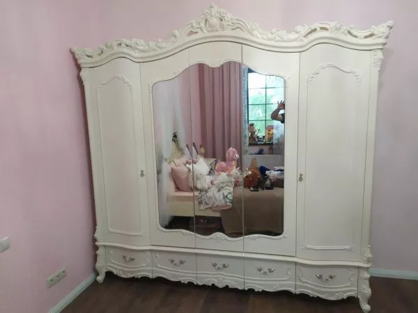 Комплект спальни Элиза Люкс АРД, крем (кровать 1,8, тумба прикроватная 2шт., туалетный столик с зеркалом, пуф, шкаф 5дв.) в Москве купить в интернет магазине - 5 Китов