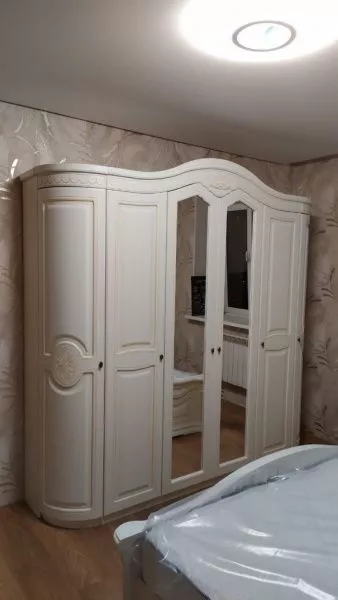 Комплект спальни Соната 6 (кровать 1,8, тумба прикроватная-2шт., комод с зеркалом, шкаф 6-ти дверный), крем в Москве купить в интернет магазине - 5 Китов