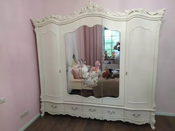 Комплект спальни Элиза Люкс АРД, крем (кровать 1,8, тумба прикроватная 2шт., туалетный столик с зеркалом, пуф, шкаф 5дв.) в Москве купить в интернет магазине - 5 Китов