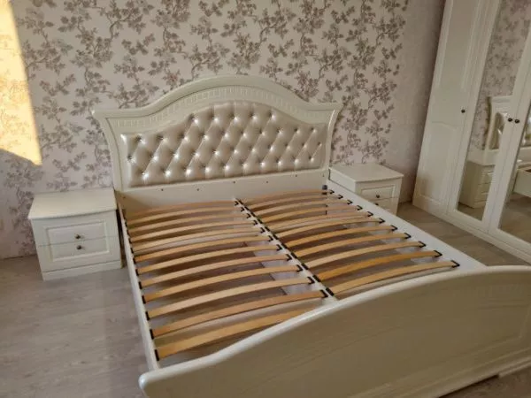 Комплект спальни Венера (кровать 1,8м, тумба прикроватная - 2 шт., комод с зеркалом, шкаф 5-и дверный), беж в Москве купить в интернет магазине - 5 Китов