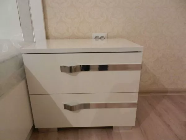 Комплект спальни Венеция белый (кровать 1,8, тумба прикроватная 2 шт, комод с зеркалом, шкаф 4-х дверный) в Москве купить в интернет магазине - 5 Китов