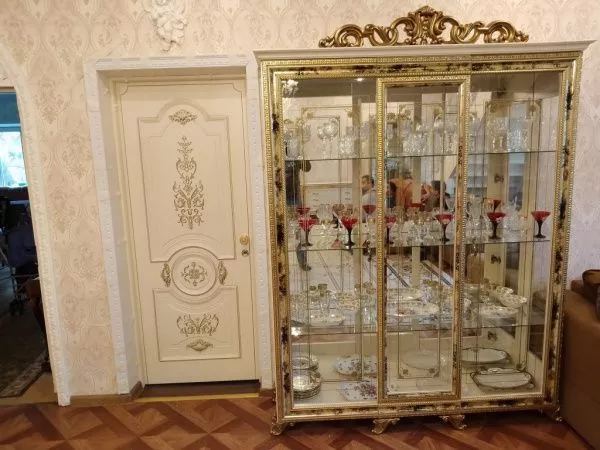 Витрина трехдверная Катя, беж глянец в Москве купить в интернет магазине - 5 Китов