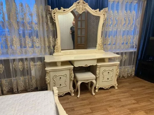 Туалетный стол (без зеркала) и пуф Джоконда, крем глянец, Эра в Москве купить в интернет магазине - 5 Китов