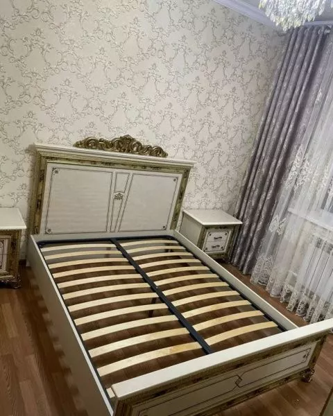 Комплект спальни Катя (кровать, тумба прикроватная 2шт, комод с зеркалом, шкаф 4 двери) в Москве купить в интернет магазине - 5 Китов