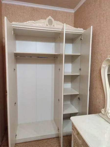 Шкаф трехдверный Роза, беж глянец в Москве купить в интернет магазине - 5 Китов