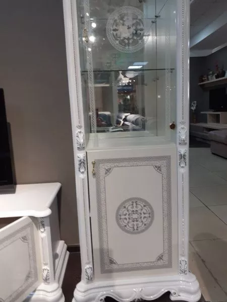 Витрина стеклянная 1 дверная Грация белая с серебром в Москве купить в интернет магазине - 5 Китов
