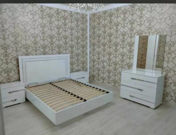 Комплект спальни Венеция белый (кровать 1,8, тумба прикроватная 2 шт, комод с зеркалом, шкаф 4-х дверный) в Москве купить в интернет магазине - 5 Китов