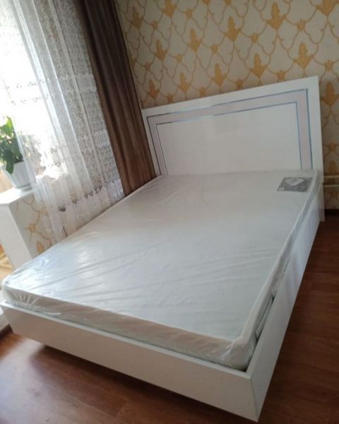Кровать с подъёмным механизмом 180*200 Венеция белая глянцевая в Москве купить в интернет магазине - 5 Китов