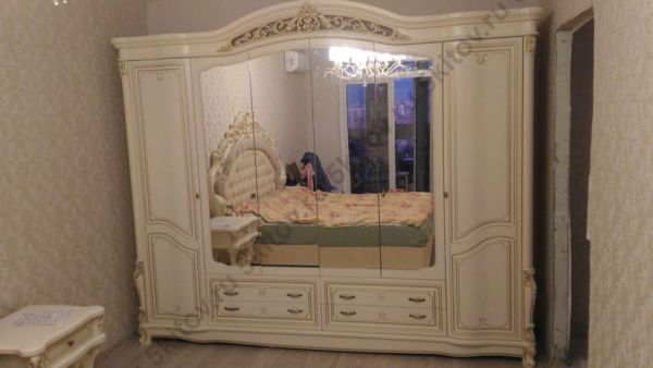 Комплект спальни Касандра СК (Кровать 1,8, тумба прикров.-2шт., туал. стол с зеркалом,пуф, шкаф 6 дверей), беж в Москве купить в интернет магазине - 5 Китов