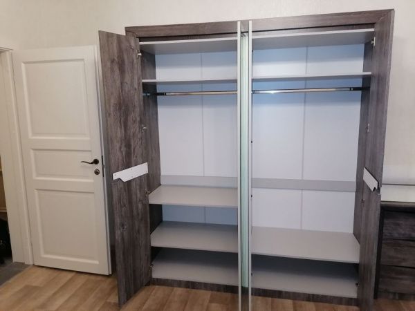 Комплект спальни Гарда сосна Джексон (Кровать 1,6, тумба прикроватная 2шт., комод с зеркалом, шкаф 4-х дверный) в Москве купить в интернет магазине - 5 Китов