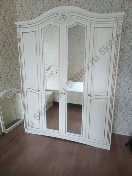 Комплект спальни Сорренто беж (кровать 1,6, тумба прикр.-2 шт., комод с зерк, шкаф 4дв.) в Москве купить в интернет магазине - 5 Китов