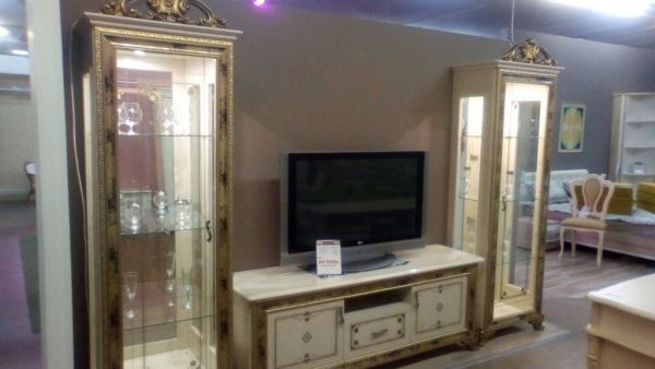 Витрина однодверная Катя, беж глянец в Москве купить в интернет магазине - 5 Китов