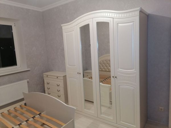 Комплект спальни Венера беж (кровать 1,8, тумба прикроватная 2 шт., комод с зеркалом, шкаф 4-х дверный) в Москве купить в интернет магазине - 5 Китов