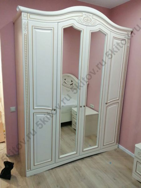 Комплект спальни Сорренто беж (кровать 1,6, тумба прикр.-2 шт., комод с зерк, шкаф 4дв.) в Москве купить в интернет магазине - 5 Китов
