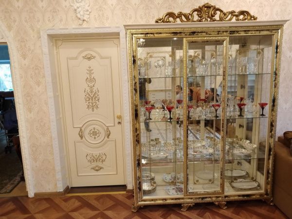 Витрина трехдверная Катя, беж глянец в Москве купить в интернет магазине - 5 Китов