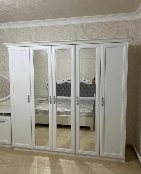 Комплект спальни Анет, крем (кровать 1,8, тумба прикроватная 2шт., туал.ст. с зерк,пуф, шкаф 5-ти.дв.) в Москве купить в интернет магазине - 5 Китов
