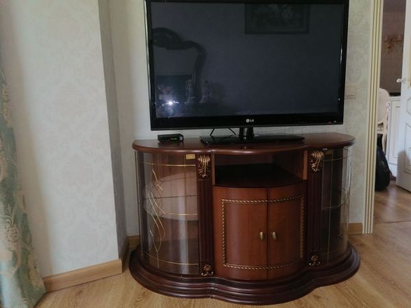 Тумба под ТВ Динара СК, орех в Москве купить в интернет магазине - 5 Китов