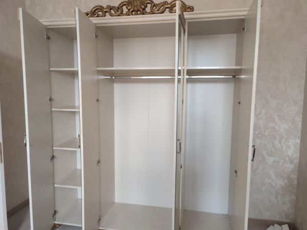 Комплект спальни Катя (кровать, тумба прикроватная 2шт, комод с зеркалом, шкаф 4 двери) в Москве купить в интернет магазине - 5 Китов