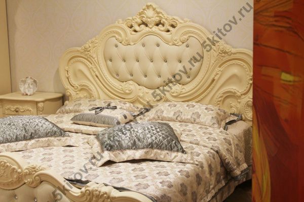 Комплект спальни Элиза Люкс АРД, крем (кровать 1,8, тумба прикроватная 2шт., туалетный столик с зеркалом, пуф, шкаф 5дв.) в Москве купить в интернет магазине - 5 Китов