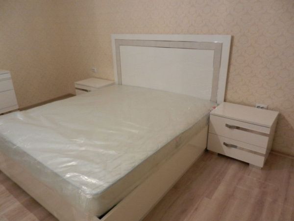 Тумба прикроватная 2шт. Венеция белая глянцевая в Москве купить в интернет магазине - 5 Китов