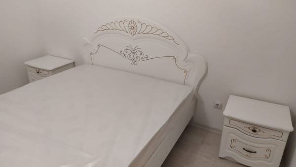Комплект спальни Луиза 4 (кровать 1,6, тумба прикроватная-2шт., комод с зеркалом, шкаф 4-х дверный), крем в Москве купить в интернет магазине - 5 Китов