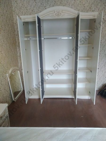 Комплект спальни Сорренто беж (кровать 1,6, тумба прикр.-2 шт., комод с зерк, шкаф 4дв.) в Москве купить в интернет магазине - 5 Китов