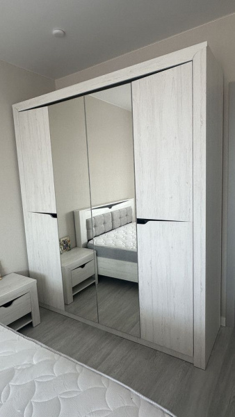 Комплект спальни Гарда белая (Кровать 1,8, тумба прикроватная 2шт., комод с зеркалом, шкаф 4-х дверный) в Москве купить в интернет магазине - 5 Китов