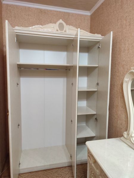 Шкаф трехдверный Роза, беж глянец в Москве купить в интернет магазине - 5 Китов