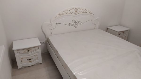 Комплект спальни Луиза 4 (кровать 1,6, тумба прикроватная-2шт., комод с зеркалом, шкаф 4-х дверный), крем в Москве купить в интернет магазине - 5 Китов