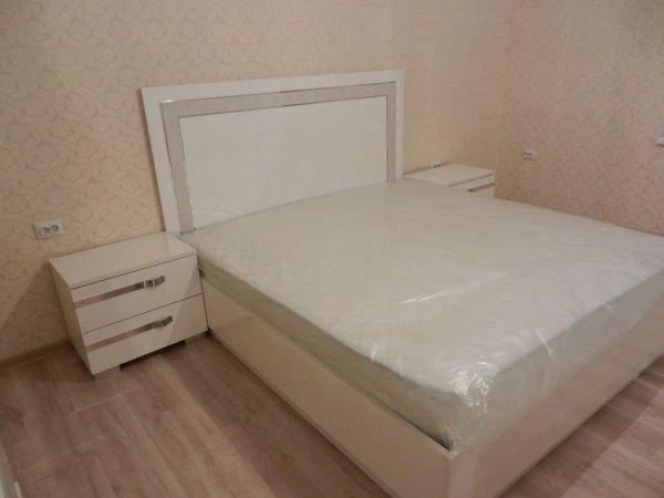 Кровать с подъёмным механизмом 180*200 Венеция белая глянцевая в Москве купить в интернет магазине - 5 Китов